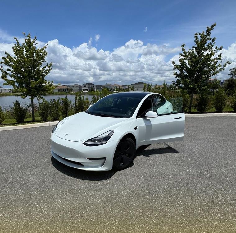 Tesla Model 3, foto 1